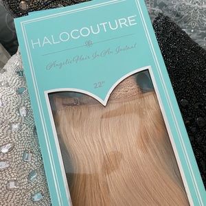 New w/ Box halo couture 22" remy 100% hair extensions worn once, toned cool